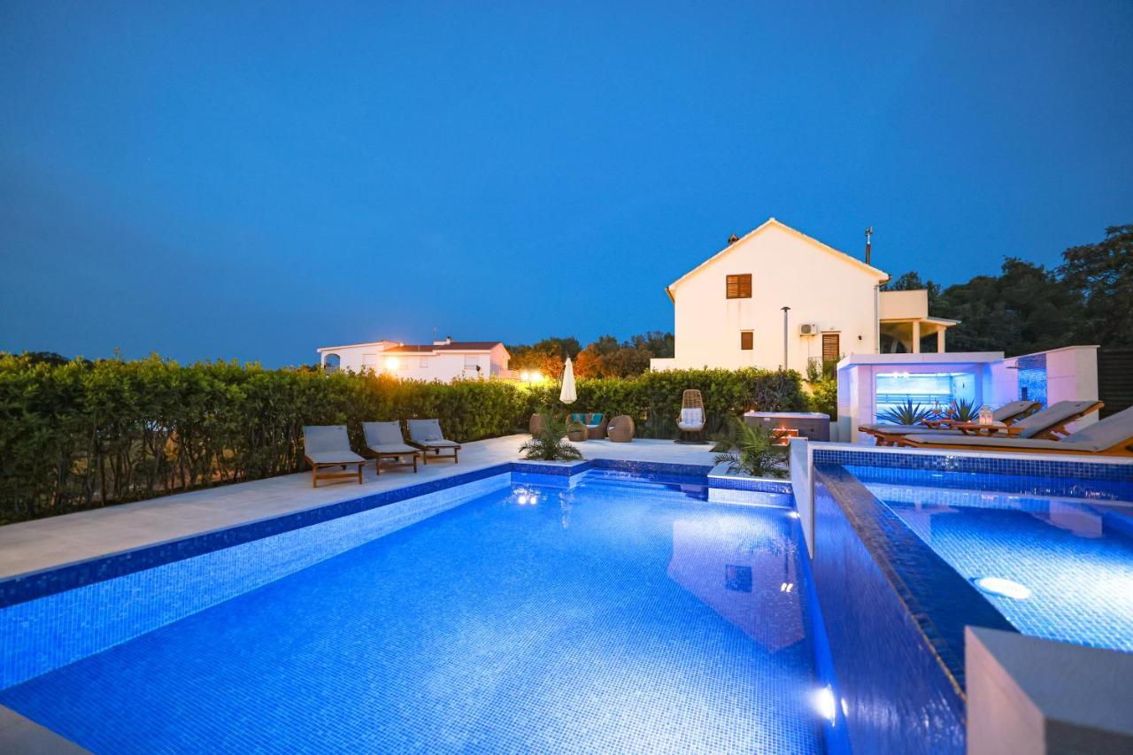 Villa Pino With Pool, Sauna & Jacuzzi Petrcane Luaran gambar